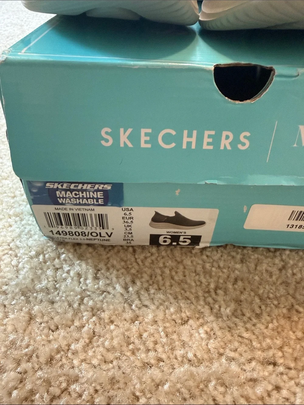 Skechers new box